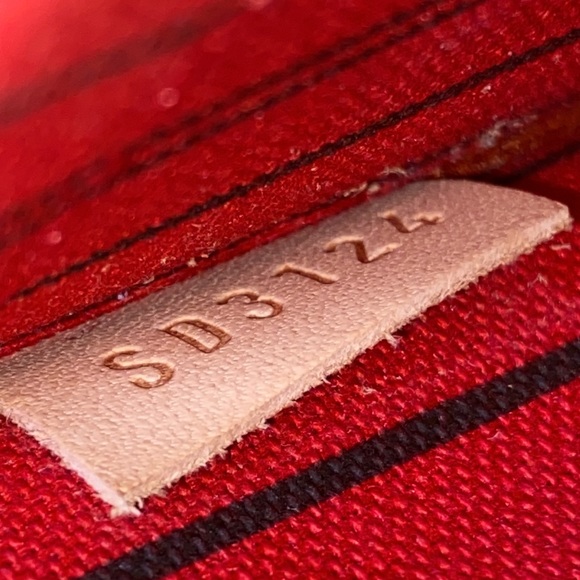 Authentic Louis Vuitton Monogram Pochette Wristlet Clutch LV - Picture 10 of 15